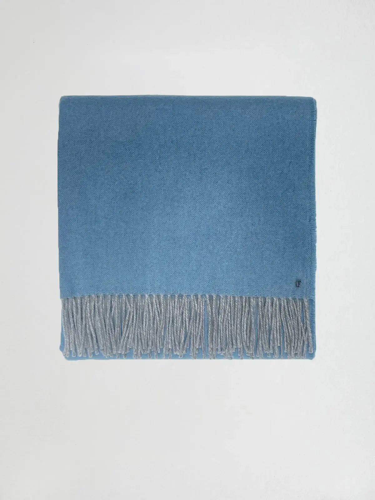 Cashmere blanket in light blue/light grey tones