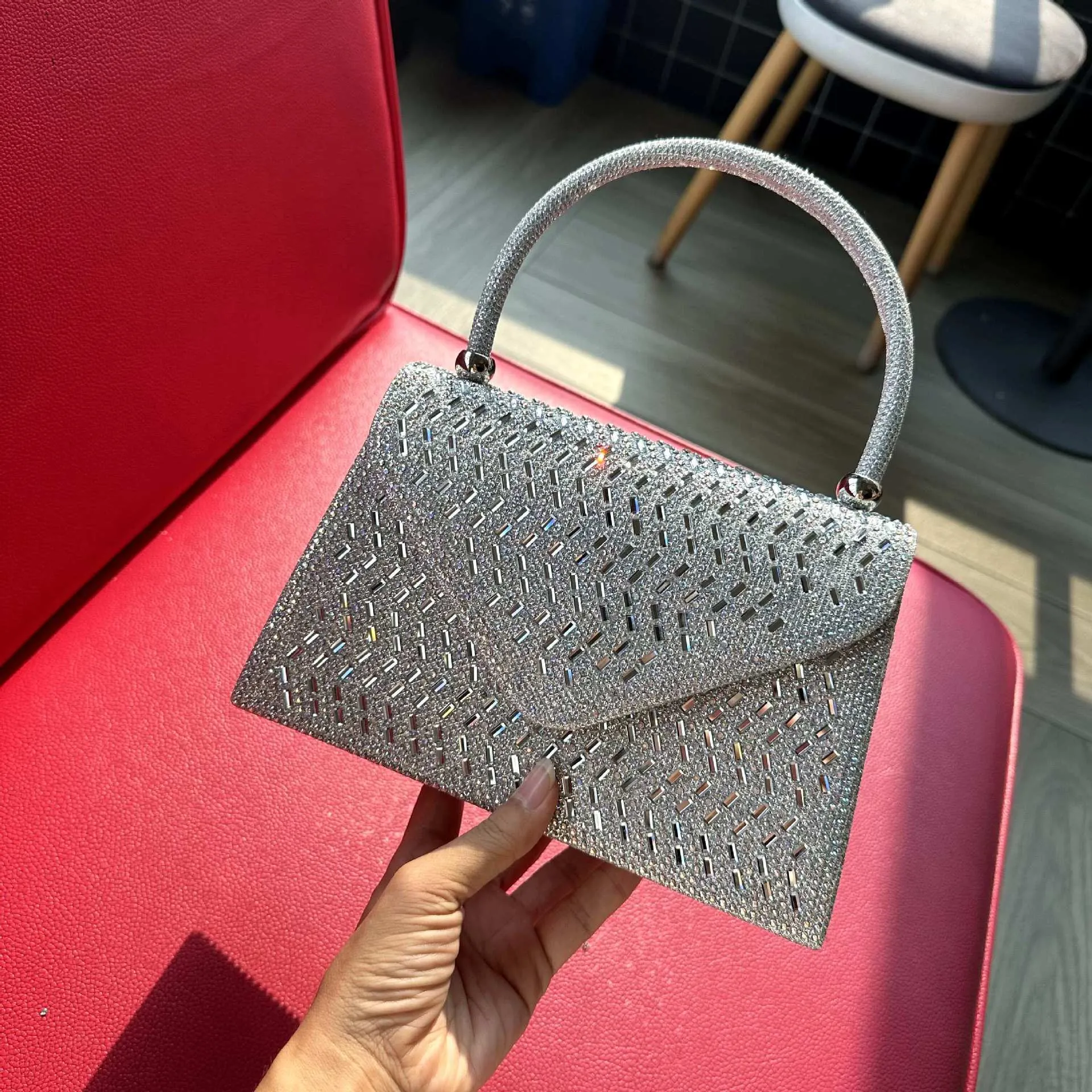 Dazzling Rhinestone Evening Handbag: The Ultimate Ladies' Dinner Accessory