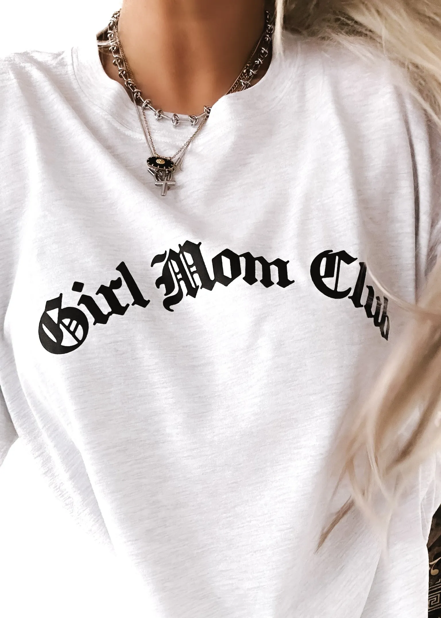 GIRL MOM CLUB SIDE SLIT TEE