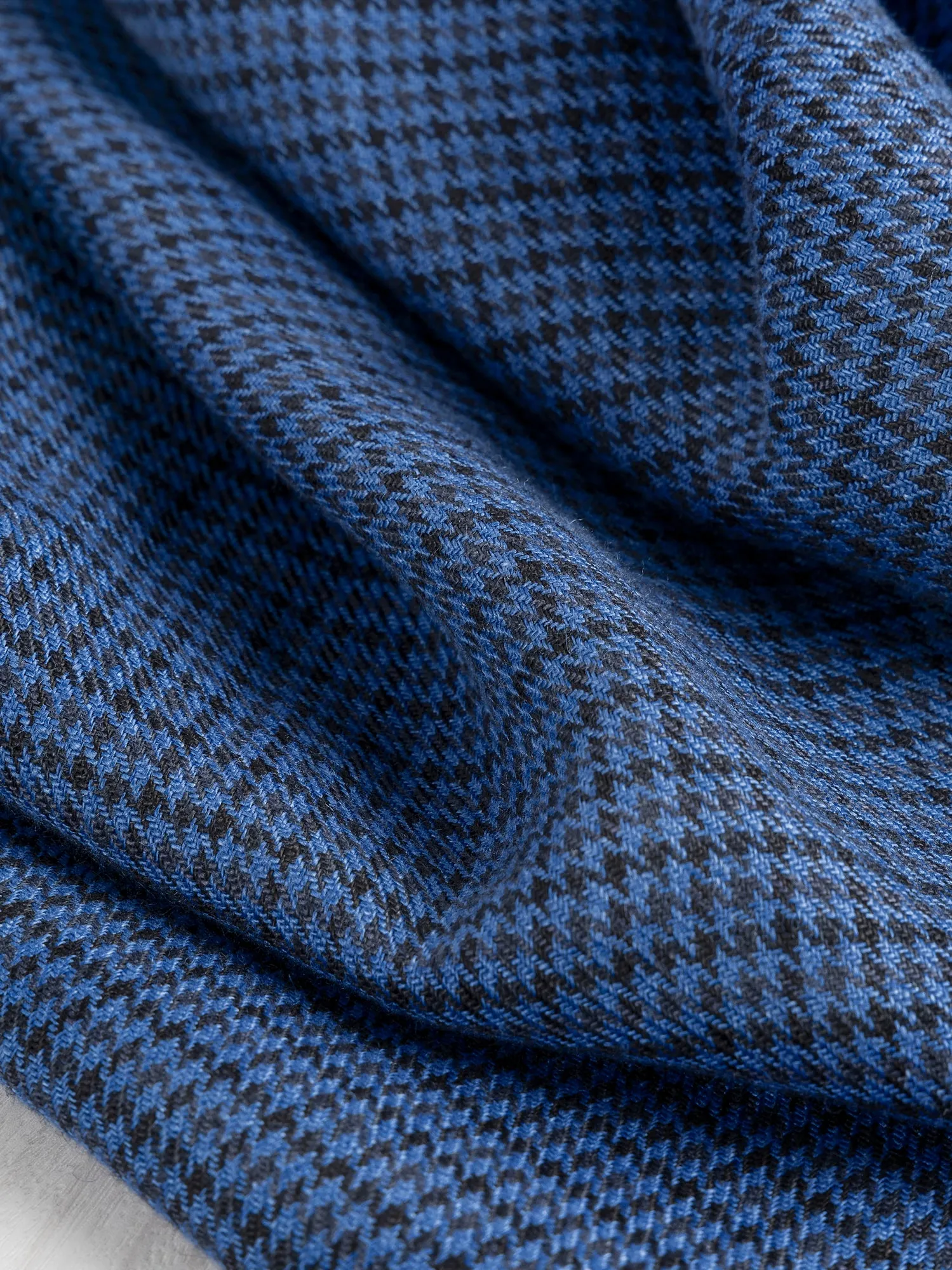 Houndstooth Irish Linen Heavy Suiting Deadstock - Black   Blue - Swatch