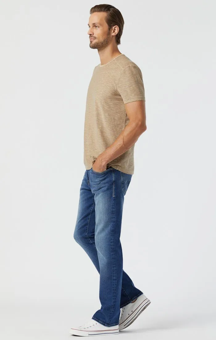 ZACH STRAIGHT LEG IN MID BRUSHED ORGANIC MOVE